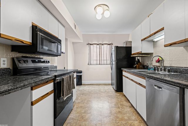 42375 Lochmoor Street, Clinton Twp, MI 48038