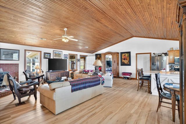 8896 State Route Zz, West Plains, MO 65775