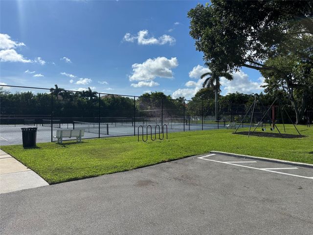 9398 Laurel Green Dr, Boynton Beach, FL 33437