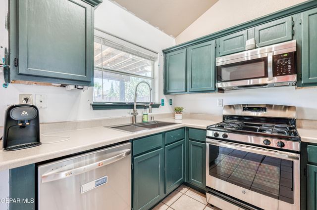 3813 TIERRA FIJI Lane, El Paso, TX 79938