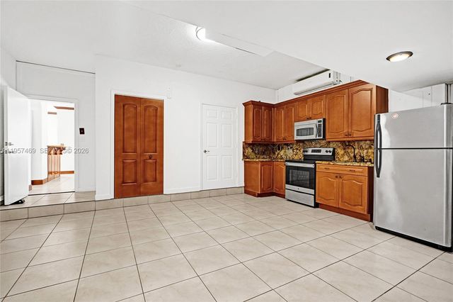 876 SW 155th Ct, Miami, FL 33194