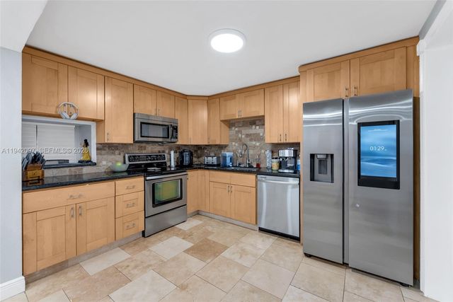 7653 NW 79th Ave 109, Tamarac, FL 33321