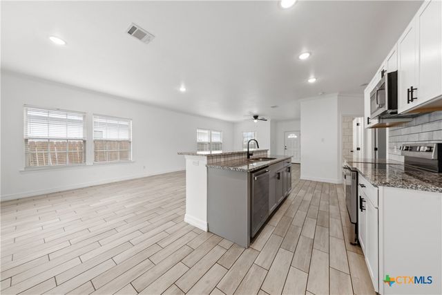 501 Avenue A, Moody, TX 76557