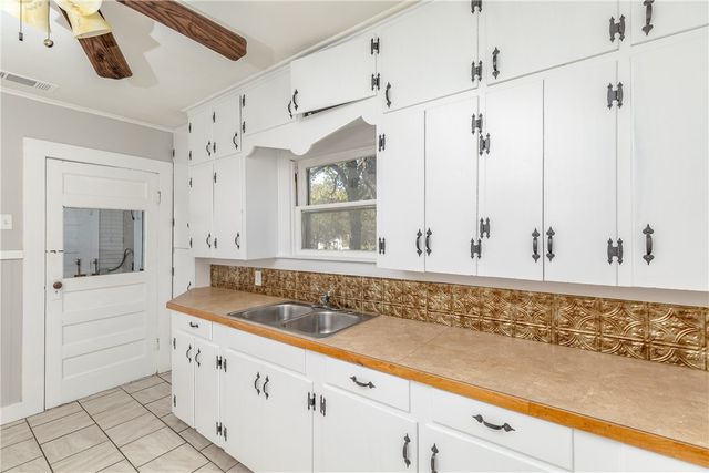 401 Harcourt Street, Weatherford, TX 76086