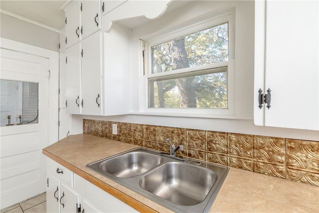 401 Harcourt Street, Weatherford, TX 76086