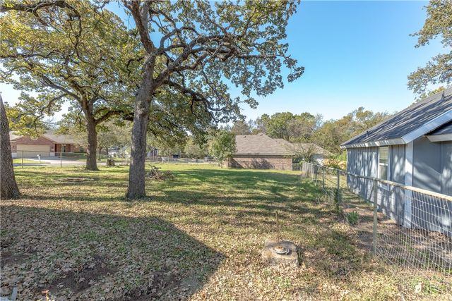 401 Harcourt Street, Weatherford, TX 76086