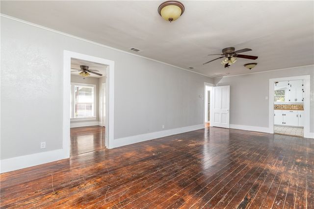 401 Harcourt Street, Weatherford, TX 76086