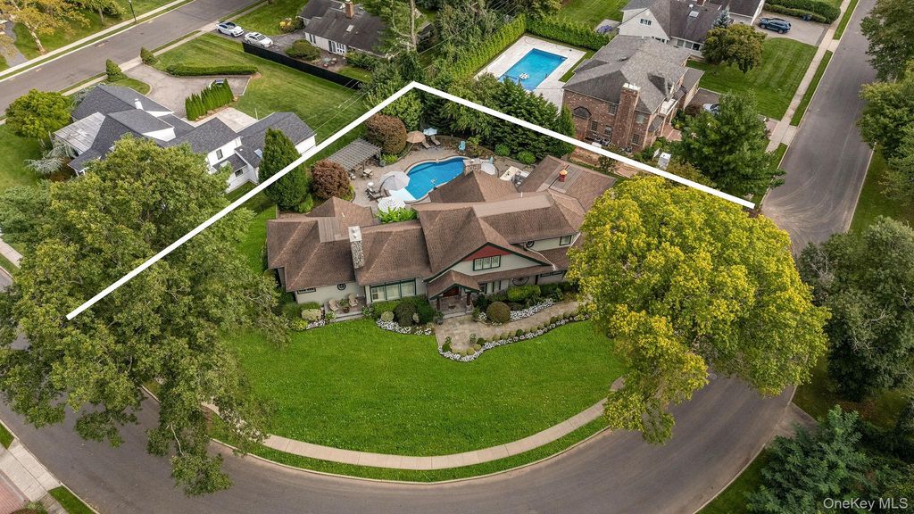 67 Shepherd Lane, Roslyn Heights, NY 11577 — exterior