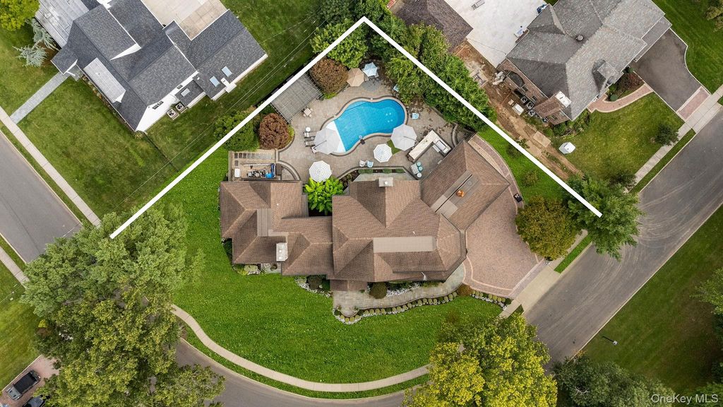 67 Shepherd Lane, Roslyn Heights, NY 11577 — photo 2