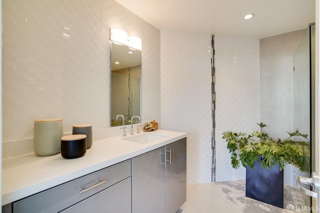 736 Valencia Street 301, San Francisco, CA 94110