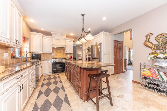 2040 Bay Hill Court, Pittsfield Charter Twp, MI 48108