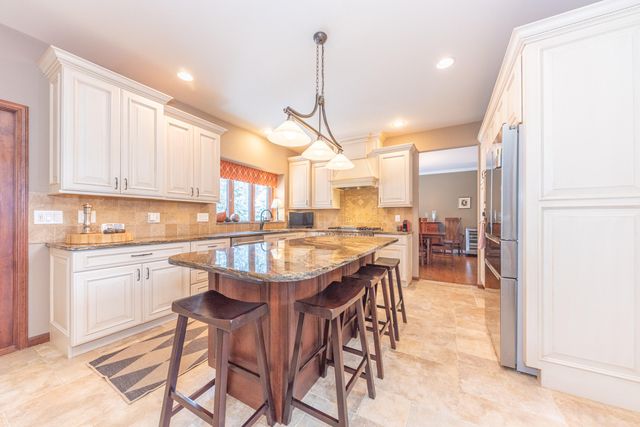 2040 Bay Hill Court, Pittsfield Charter Twp, MI 48108