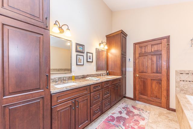 2040 Bay Hill Court, Pittsfield Charter Twp, MI 48108