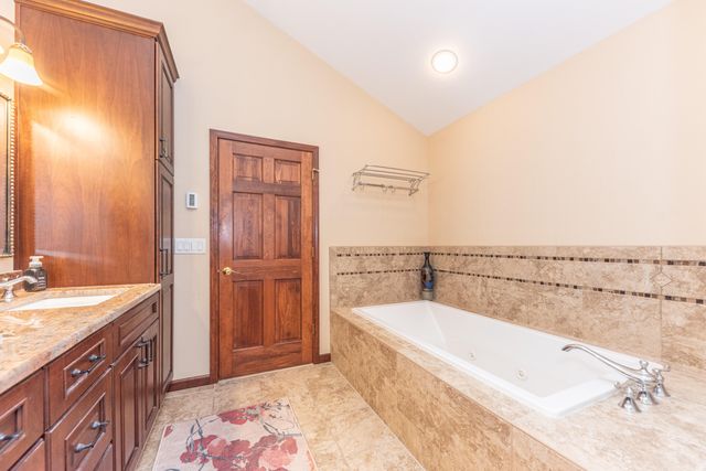 2040 Bay Hill Court, Pittsfield Charter Twp, MI 48108