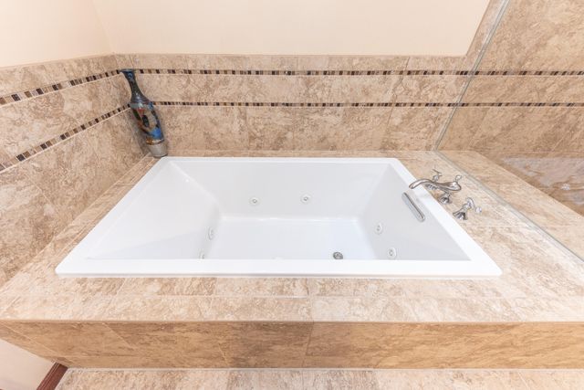 2040 Bay Hill Court, Pittsfield Charter Twp, MI 48108