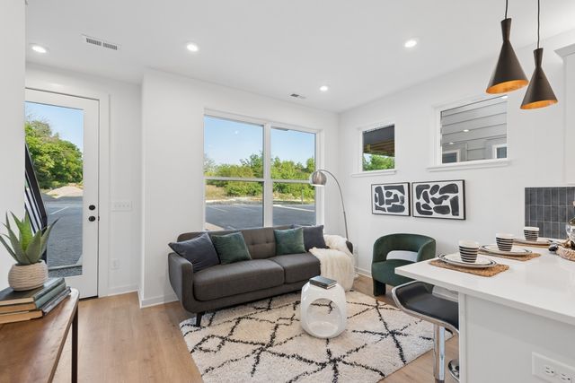 258 Arrowhead Dr, Nashville, TN 37216