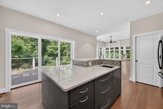 4039 8TH ST S, Arlington, VA 22204