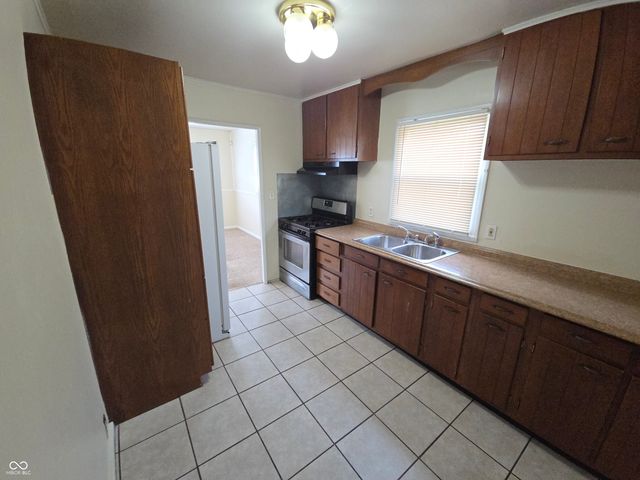 2011 W Kessler Blvd N Drive, Indianapolis, IN 46222