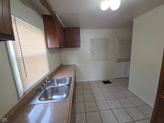 2011 W Kessler Blvd N Drive, Indianapolis, IN 46222