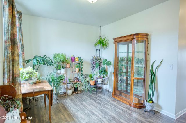 250 Saint Regis Dr, Shelbyville, KY 40065