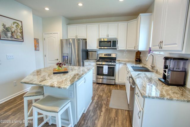 250 Saint Regis Dr, Shelbyville, KY 40065
