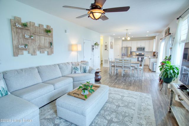 250 Saint Regis Dr, Shelbyville, KY 40065