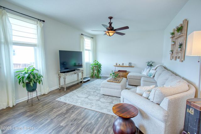 250 Saint Regis Dr, Shelbyville, KY 40065