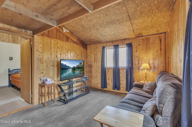 396 Wakena Ln, Priest River, ID 83856