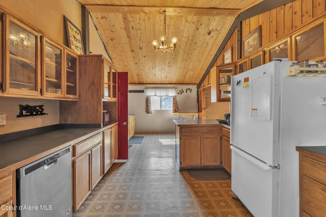 396 Wakena Ln, Priest River, ID 83856