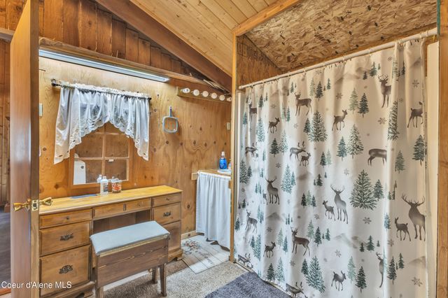 396 Wakena Ln, Priest River, ID 83856