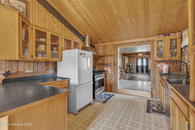 396 Wakena Ln, Priest River, ID 83856