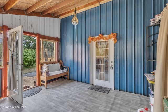 396 Wakena Ln, Priest River, ID 83856