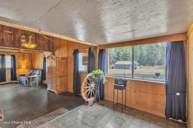 396 Wakena Ln, Priest River, ID 83856