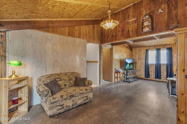 396 Wakena Ln, Priest River, ID 83856