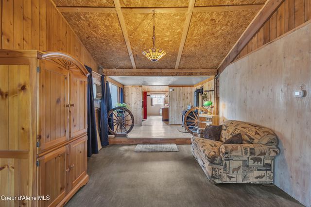 396 Wakena Ln, Priest River, ID 83856