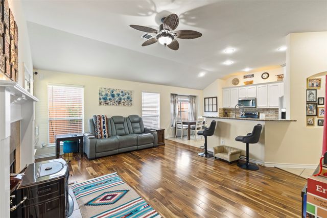 9236 Jason Drive, White Settlement, TX 76108