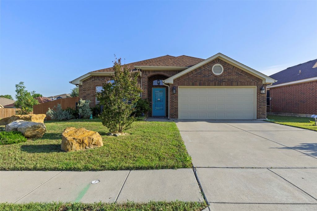 9236 Jason Drive, White Settlement, TX 76108