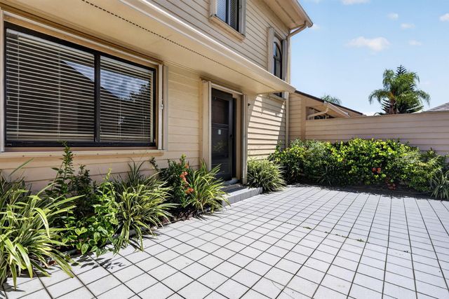 6130 SE Georgetown Place, Hobe Sound, FL 33455