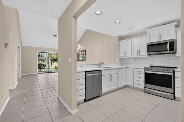 6130 SE Georgetown Place, Hobe Sound, FL 33455