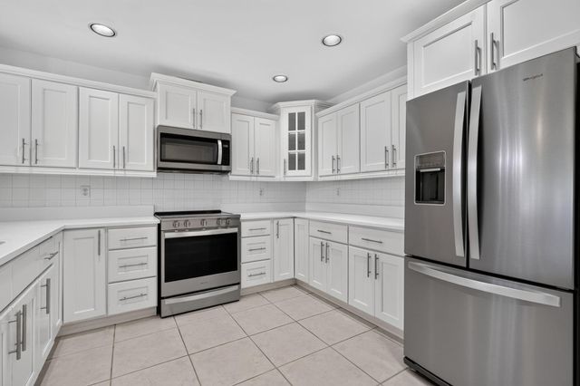 6130 SE Georgetown Place, Hobe Sound, FL 33455