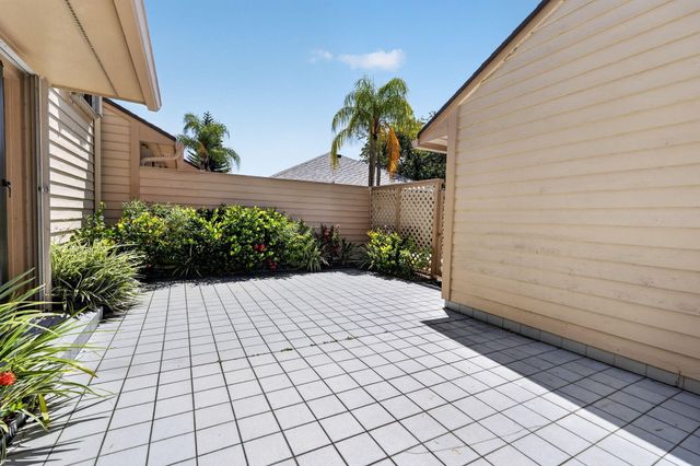 6130 SE Georgetown Place, Hobe Sound, FL 33455