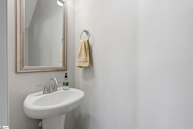 603 Creekside Bluff Court, Simpsonville, SC 29681