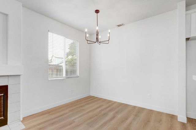 8228 Woods Edge Ln, Elk Grove, CA 95758