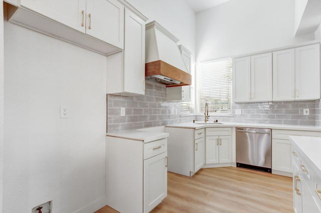 8228 Woods Edge Ln, Elk Grove, CA 95758