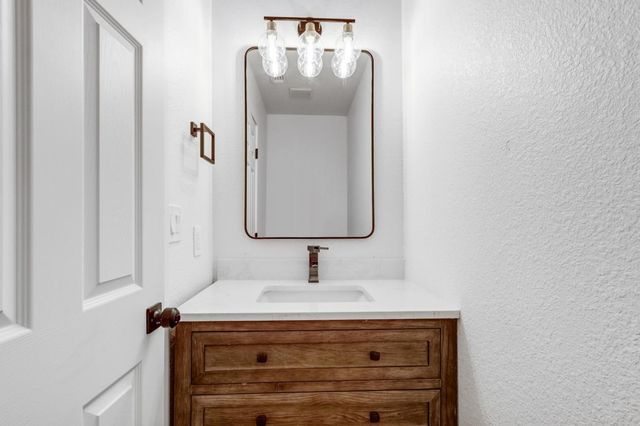 8228 Woods Edge Ln, Elk Grove, CA 95758