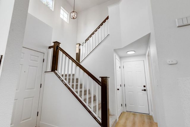 8228 Woods Edge Ln, Elk Grove, CA 95758