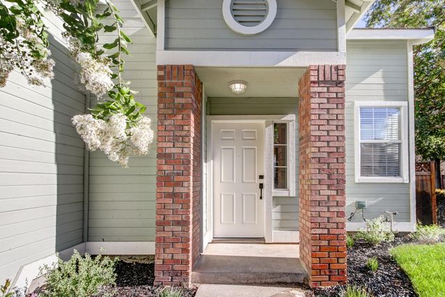 8228 Woods Edge Ln, Elk Grove, CA 95758