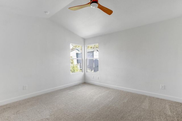 8228 Woods Edge Ln, Elk Grove, CA 95758