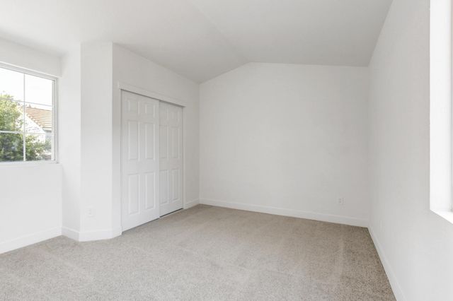 8228 Woods Edge Ln, Elk Grove, CA 95758