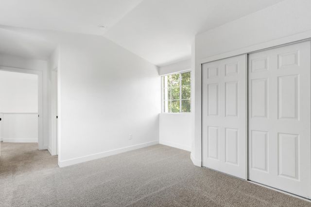 8228 Woods Edge Ln, Elk Grove, CA 95758